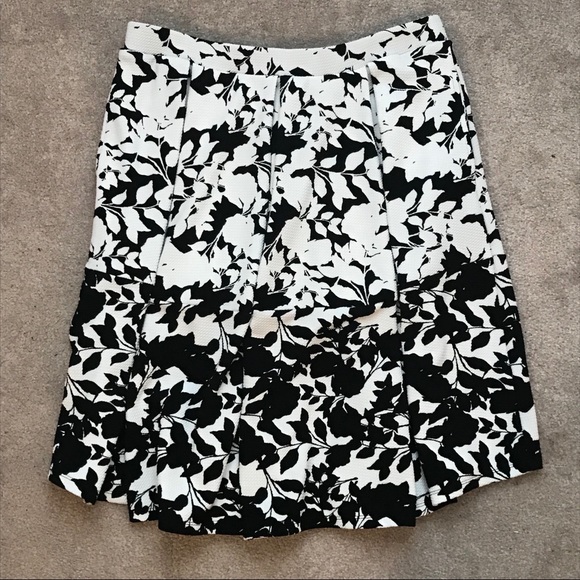 LuLaRoe Dresses & Skirts - LulaRoe Madison Skirt size XL